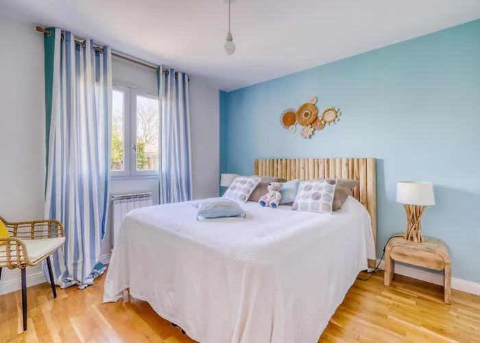 Maison Azurea - Piscine Et Bassin 招待所 3*